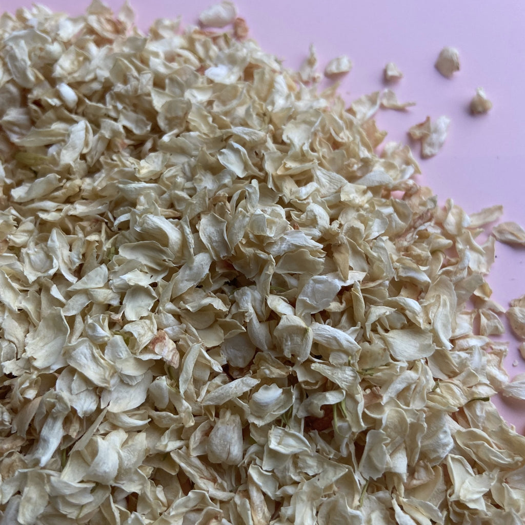 Spring is here.... What is the best natural confetti for a spring wedding? - Confetti Bee