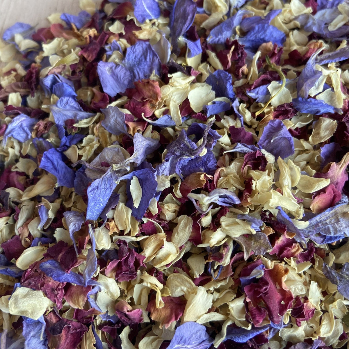 Natural Confetti Natural Petal Confetti Confettibee.co.uk