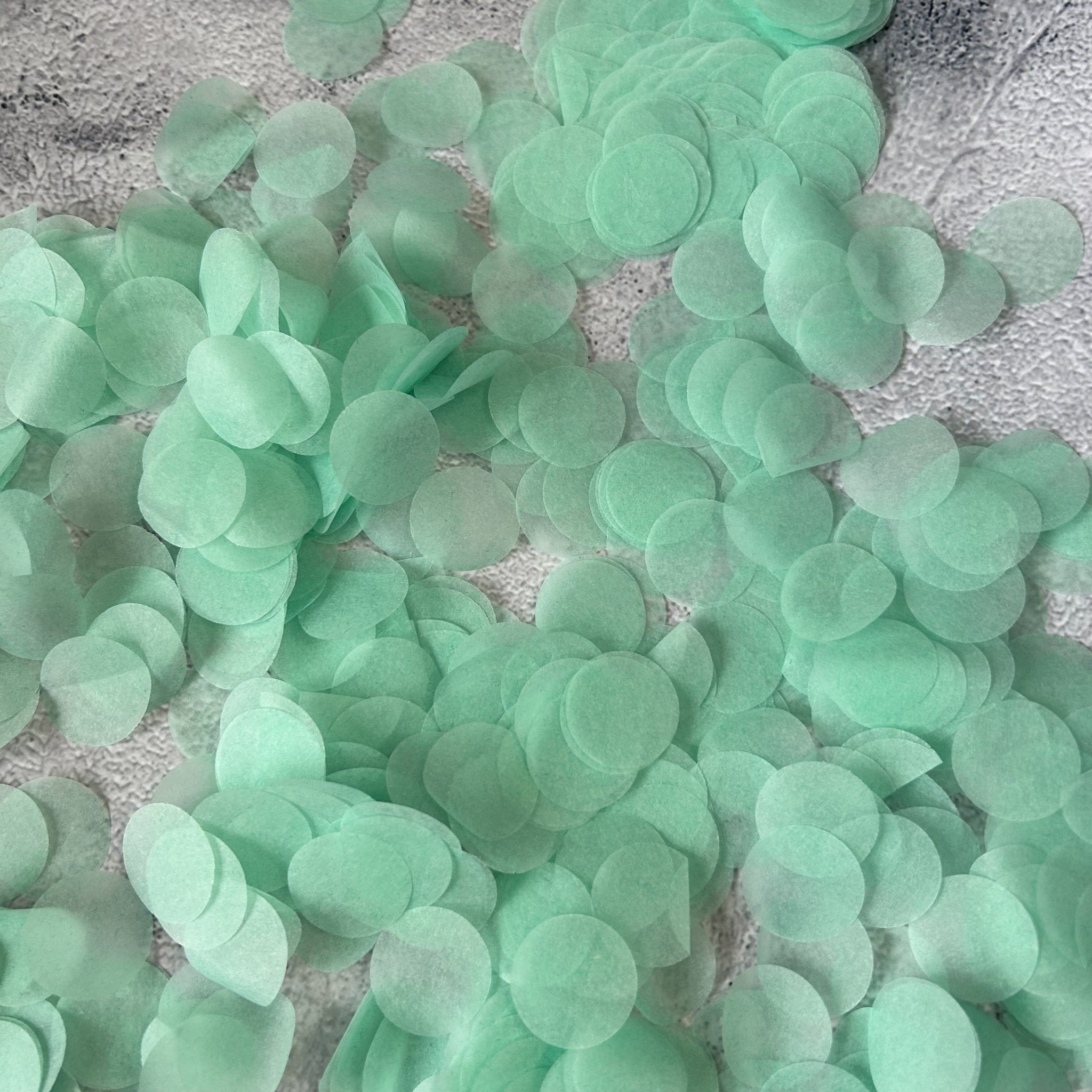 https://www.confettibee.co.uk/cdn/shop/products/mint-green-paper-confetti-confetti-bee-779561.jpg?v=1696038866